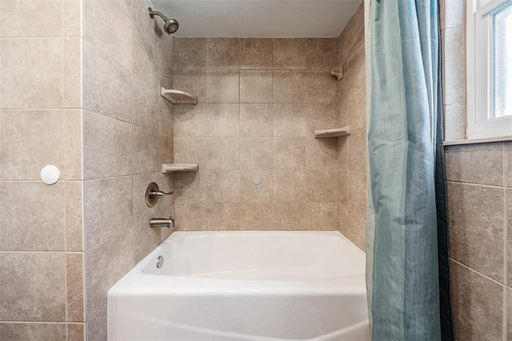 Active With Contract: $599,000 (5 beds, 3 baths, 2888 Square Feet)