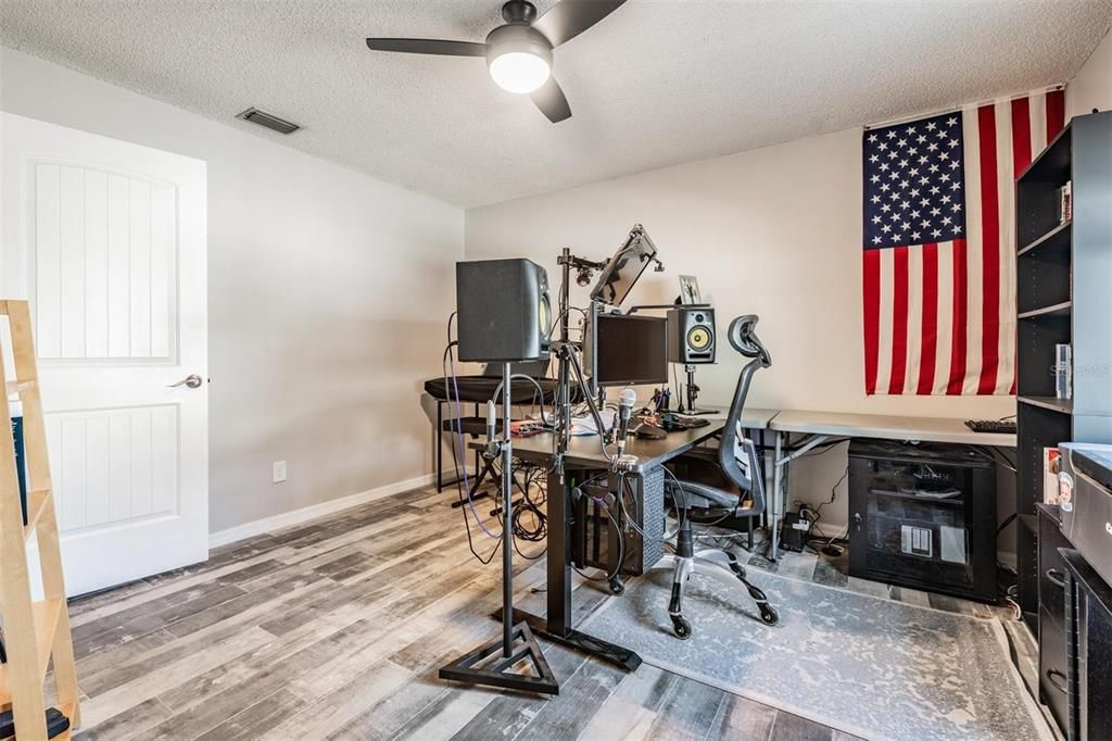 Active With Contract: $599,000 (5 beds, 3 baths, 2888 Square Feet)