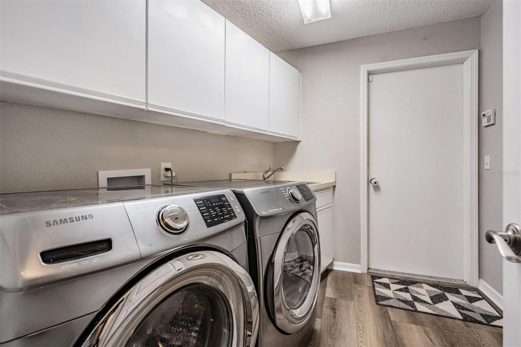 Active With Contract: $599,000 (5 beds, 3 baths, 2888 Square Feet)