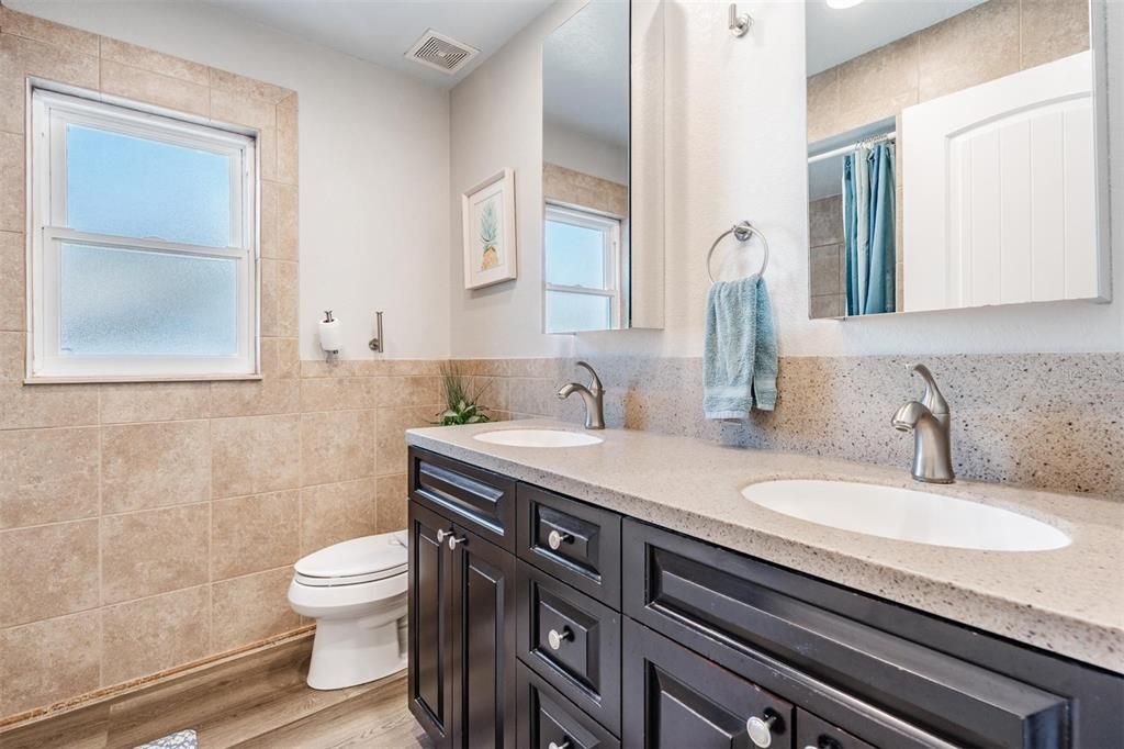 Active With Contract: $599,000 (5 beds, 3 baths, 2888 Square Feet)