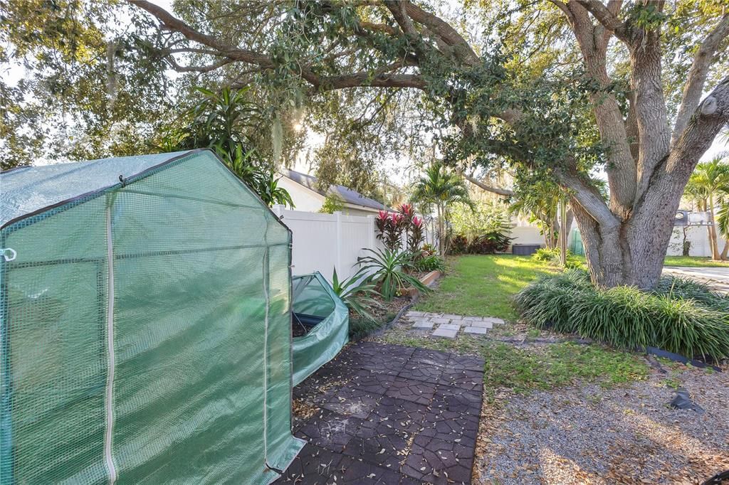 Active With Contract: $315,000 (3 beds, 2 baths, 1467 Square Feet)