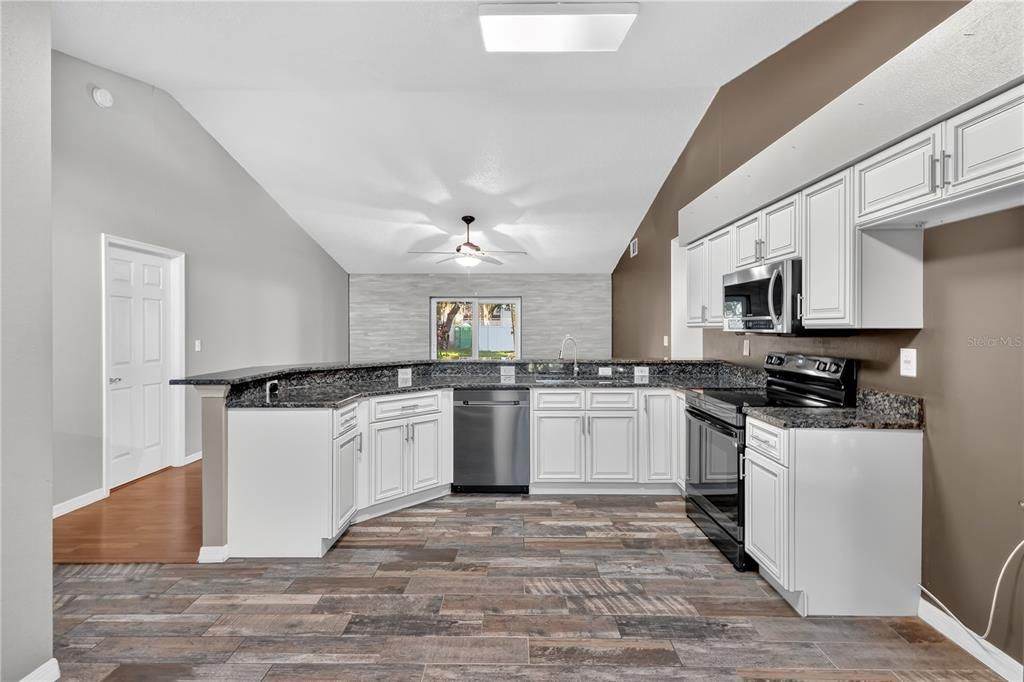 Active With Contract: $315,000 (3 beds, 2 baths, 1467 Square Feet)