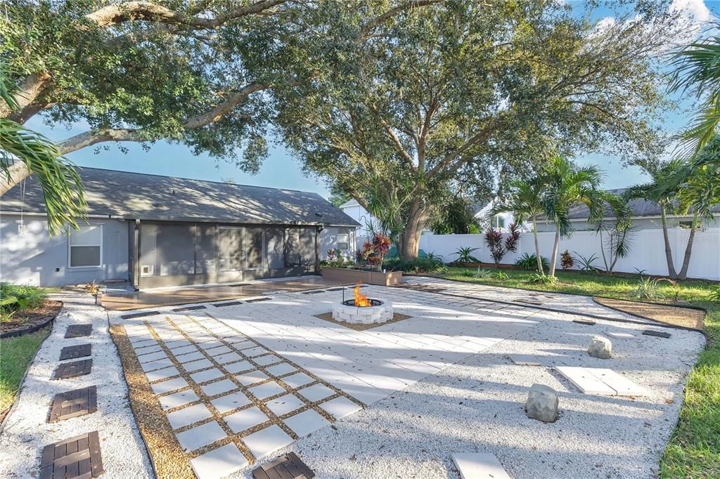 Active With Contract: $315,000 (3 beds, 2 baths, 1467 Square Feet)