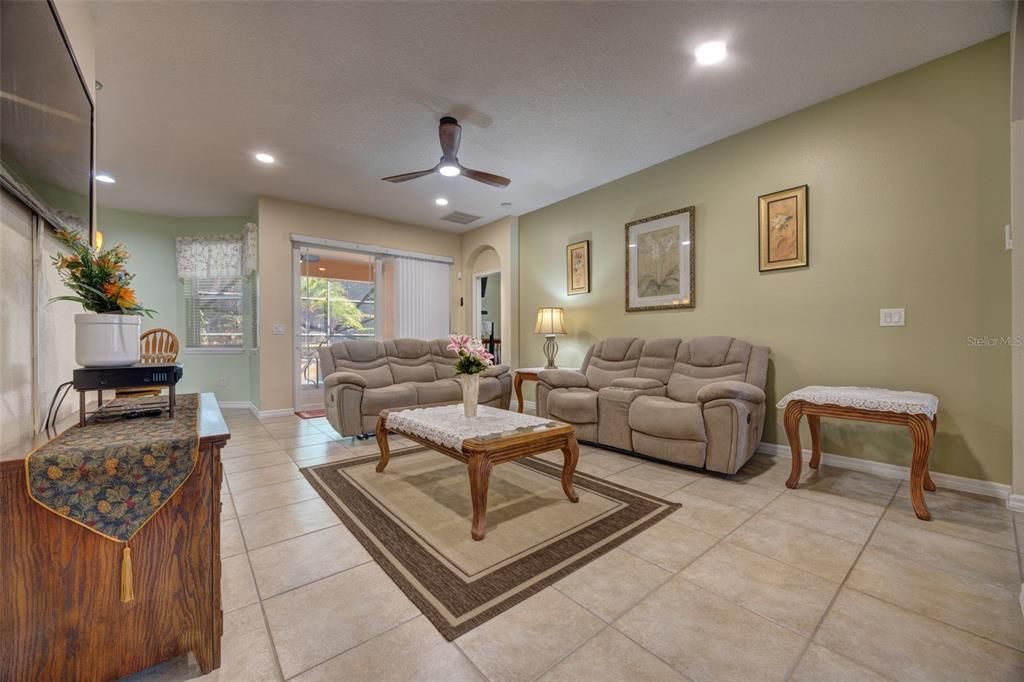 For Sale: $450,000 (4 beds, 3 baths, 2361 Square Feet)