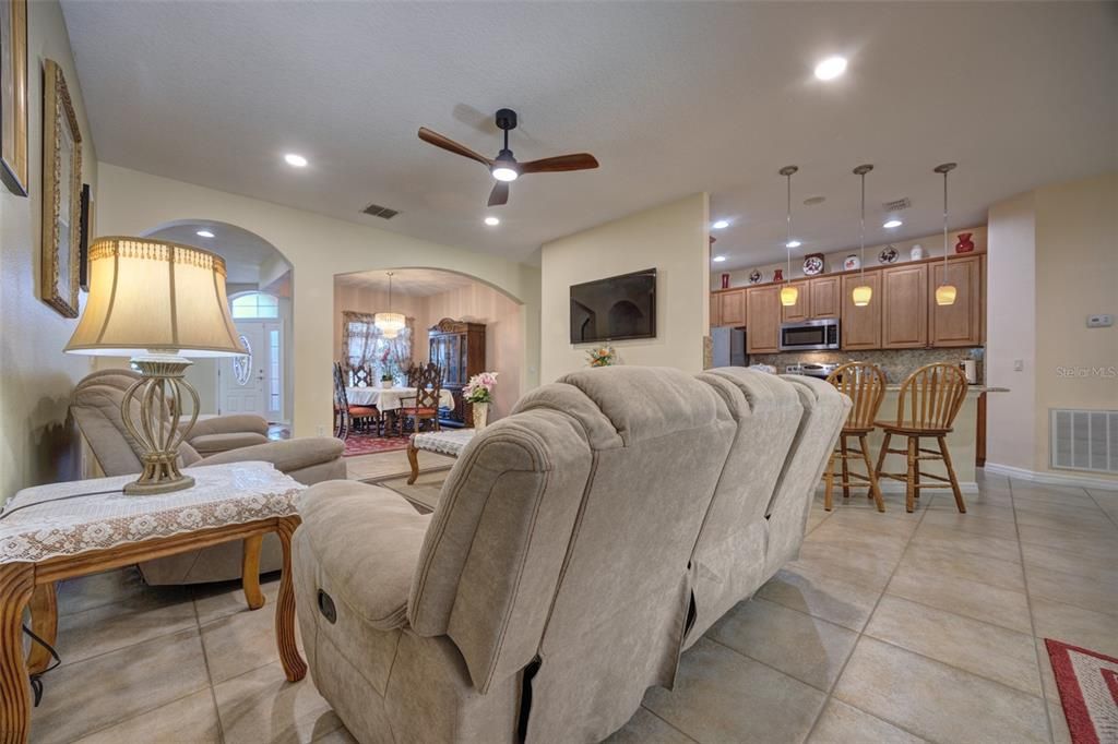 For Sale: $450,000 (4 beds, 3 baths, 2361 Square Feet)