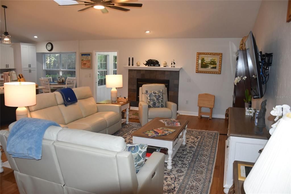 出租: $2,900 (3 贝兹, 2 浴室, 2093 平方英尺)