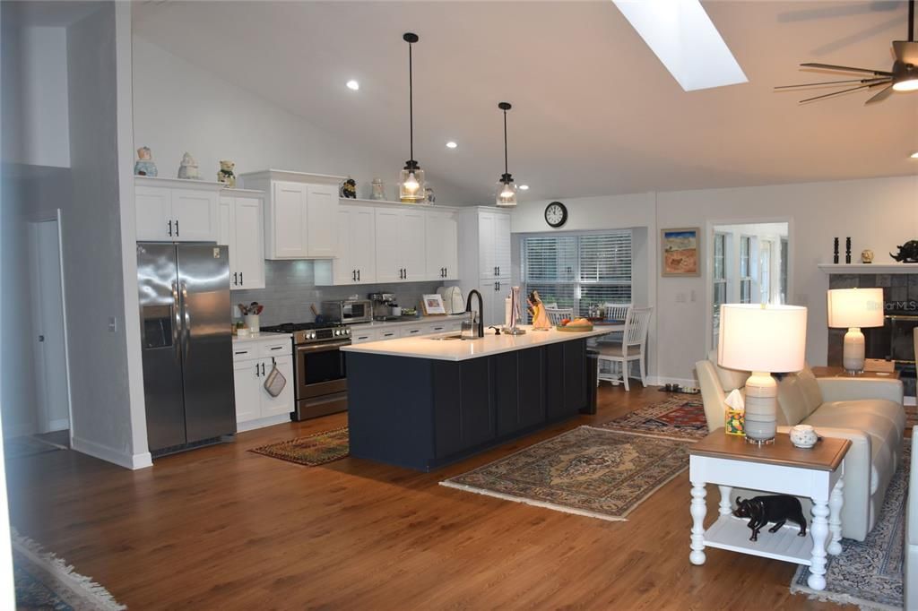 出租: $2,900 (3 贝兹, 2 浴室, 2093 平方英尺)