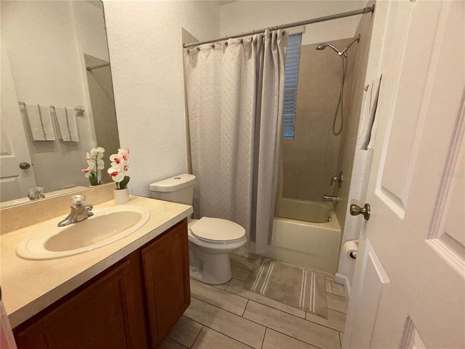 For Rent: $1,900 (3 beds, 2 baths, 1433 Square Feet)