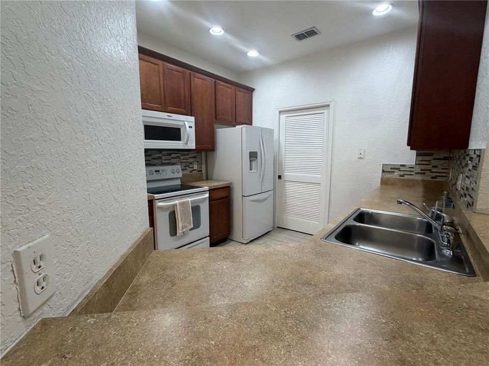 For Rent: $1,900 (3 beds, 2 baths, 1433 Square Feet)