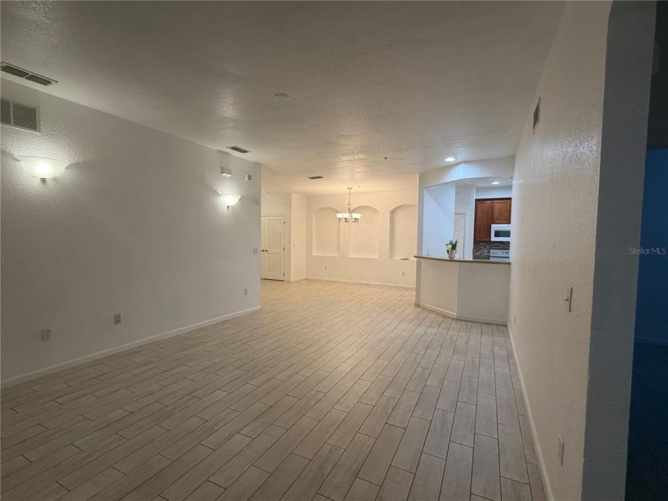 For Rent: $1,900 (3 beds, 2 baths, 1433 Square Feet)