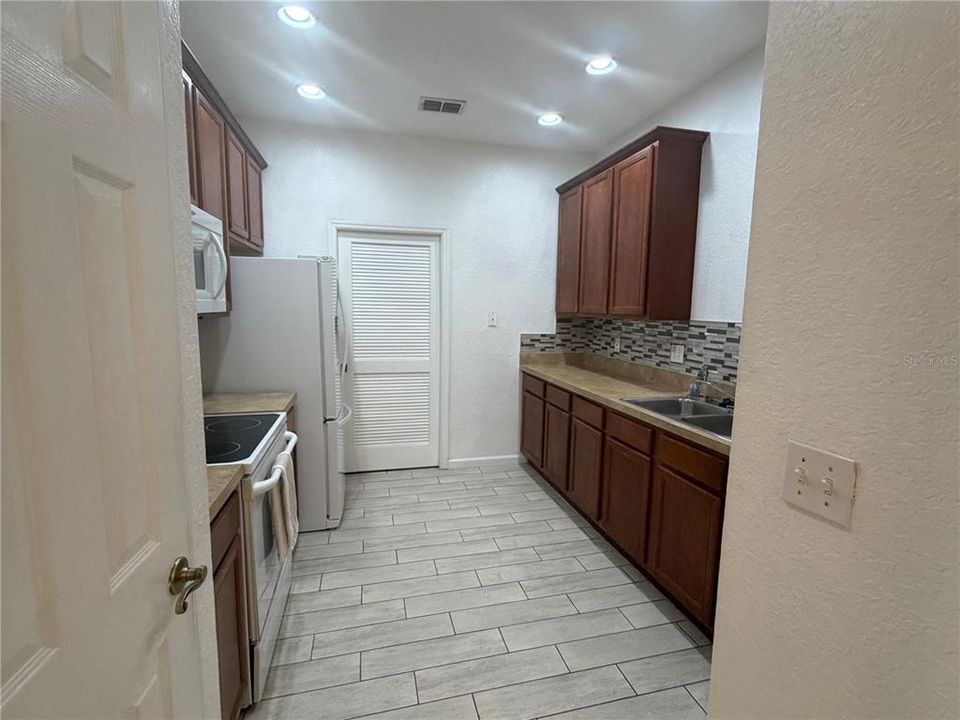 For Rent: $1,900 (3 beds, 2 baths, 1433 Square Feet)
