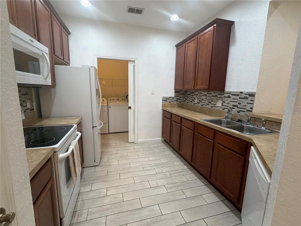 For Rent: $1,900 (3 beds, 2 baths, 1433 Square Feet)