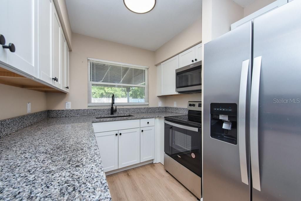 En Venta: $385,000 (4 camas, 2 baños, 1073 Pies cuadrados)