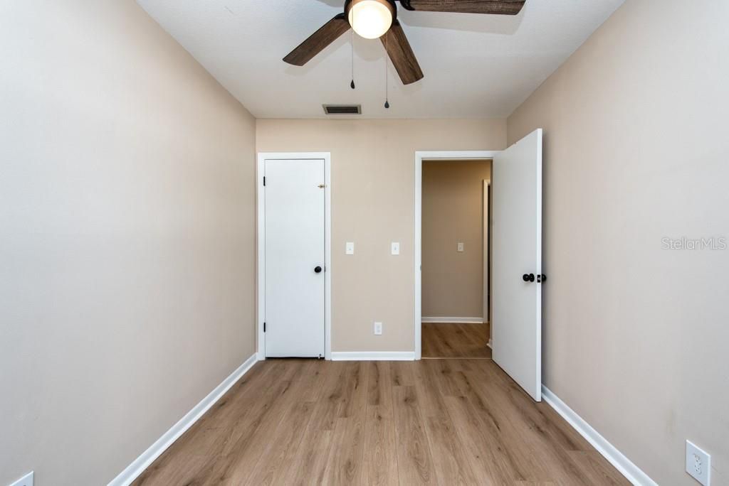 En Venta: $385,000 (4 camas, 2 baños, 1073 Pies cuadrados)