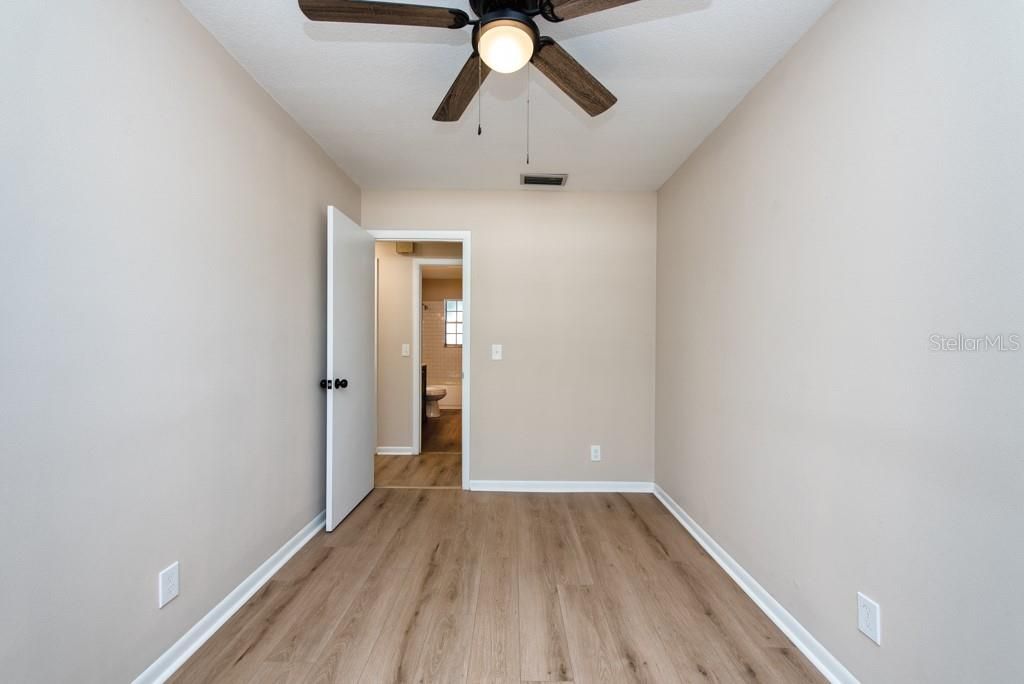 En Venta: $385,000 (4 camas, 2 baños, 1073 Pies cuadrados)