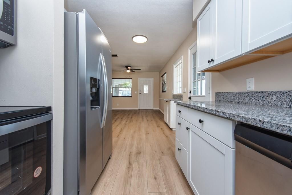 En Venta: $385,000 (4 camas, 2 baños, 1073 Pies cuadrados)