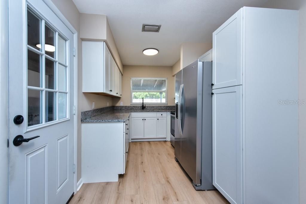 En Venta: $385,000 (4 camas, 2 baños, 1073 Pies cuadrados)