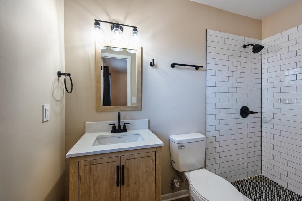 En Venta: $385,000 (4 camas, 2 baños, 1073 Pies cuadrados)