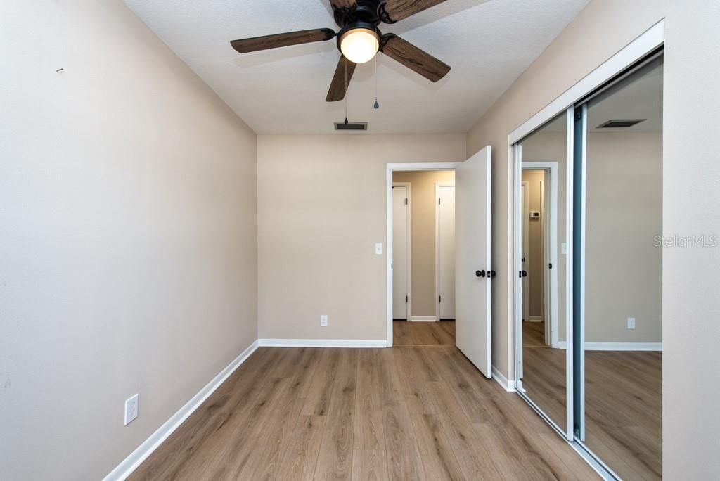 En Venta: $385,000 (4 camas, 2 baños, 1073 Pies cuadrados)