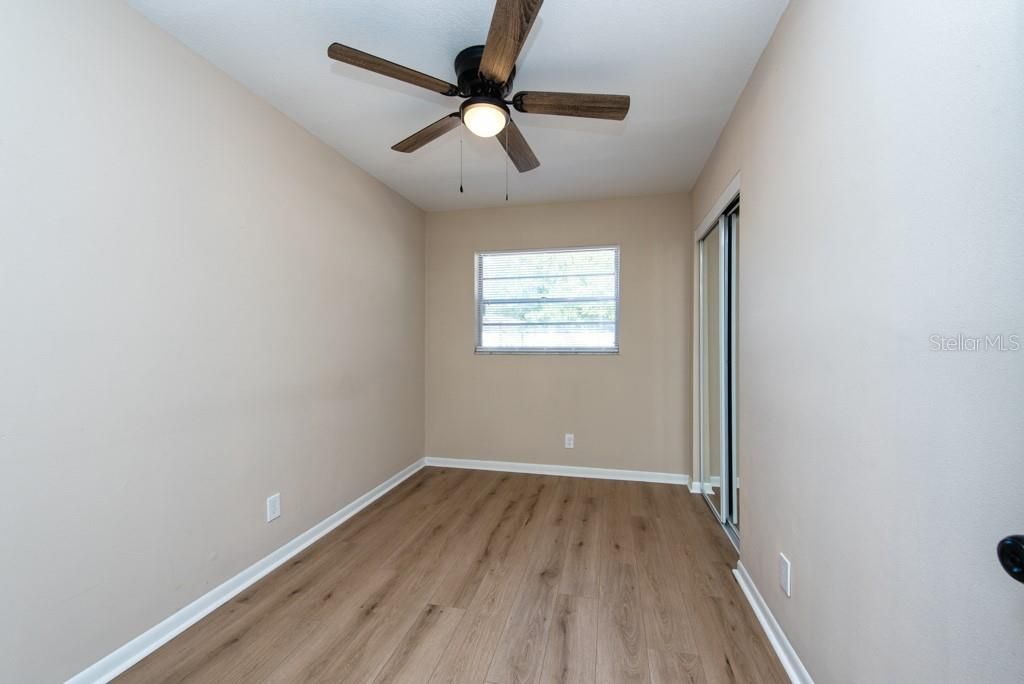 En Venta: $385,000 (4 camas, 2 baños, 1073 Pies cuadrados)