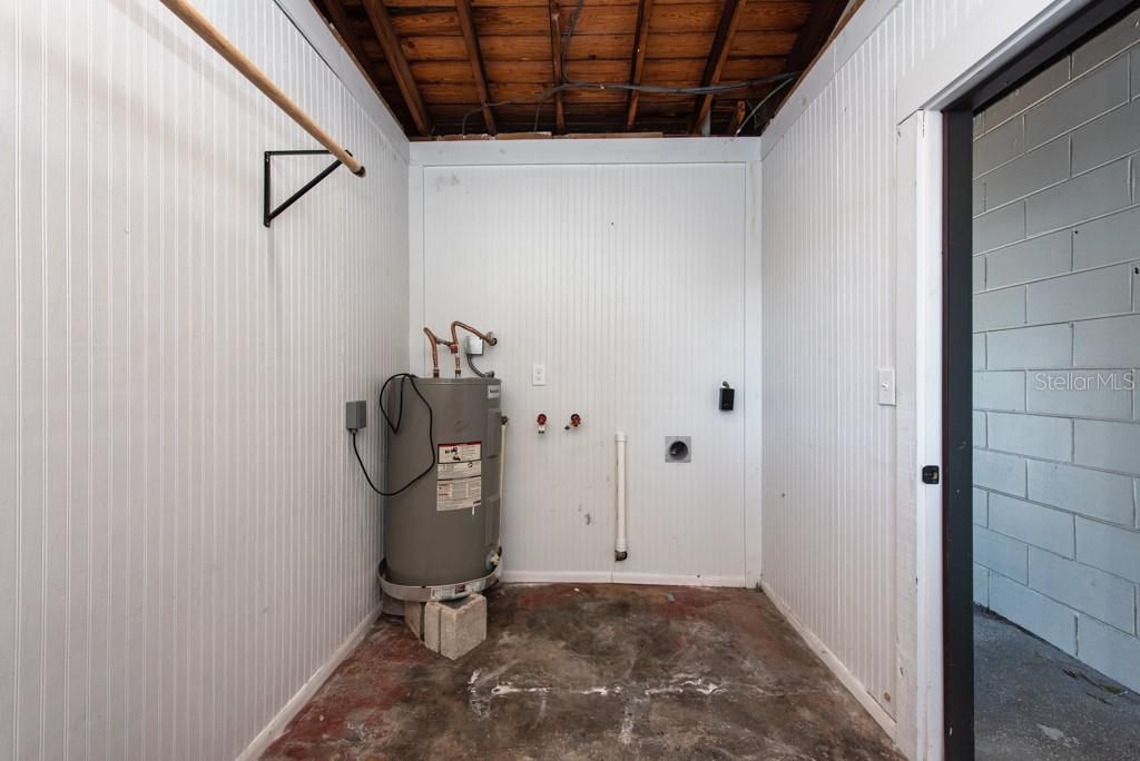 En Venta: $385,000 (4 camas, 2 baños, 1073 Pies cuadrados)