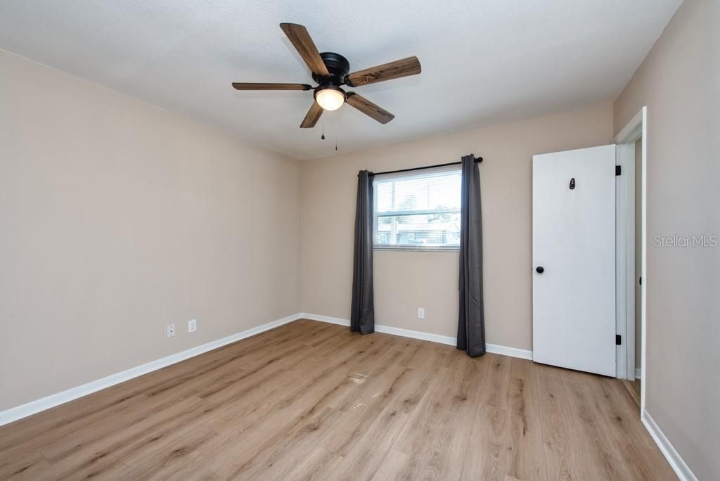 En Venta: $385,000 (4 camas, 2 baños, 1073 Pies cuadrados)