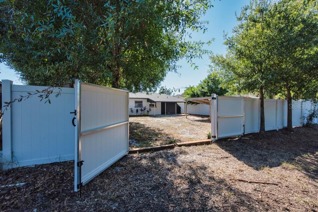 En Venta: $385,000 (4 camas, 2 baños, 1073 Pies cuadrados)