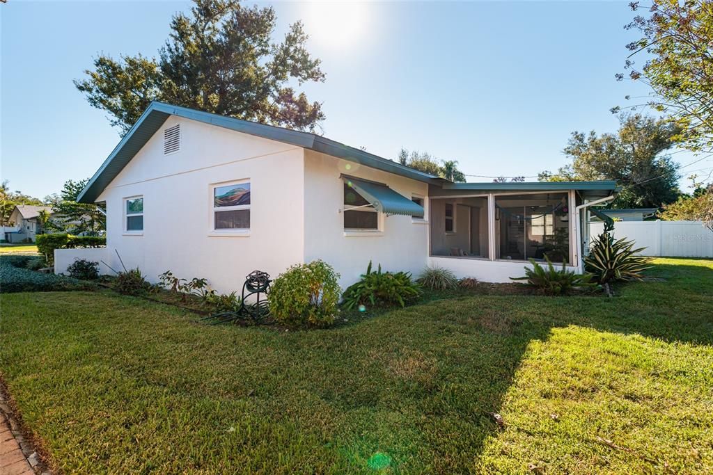 Active With Contract: $399,000 (3 beds, 2 baths, 1274 Square Feet)