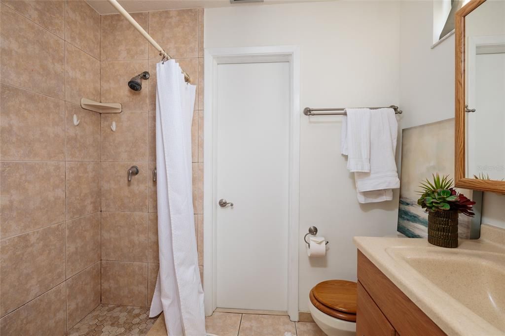 Active With Contract: $399,000 (3 beds, 2 baths, 1274 Square Feet)