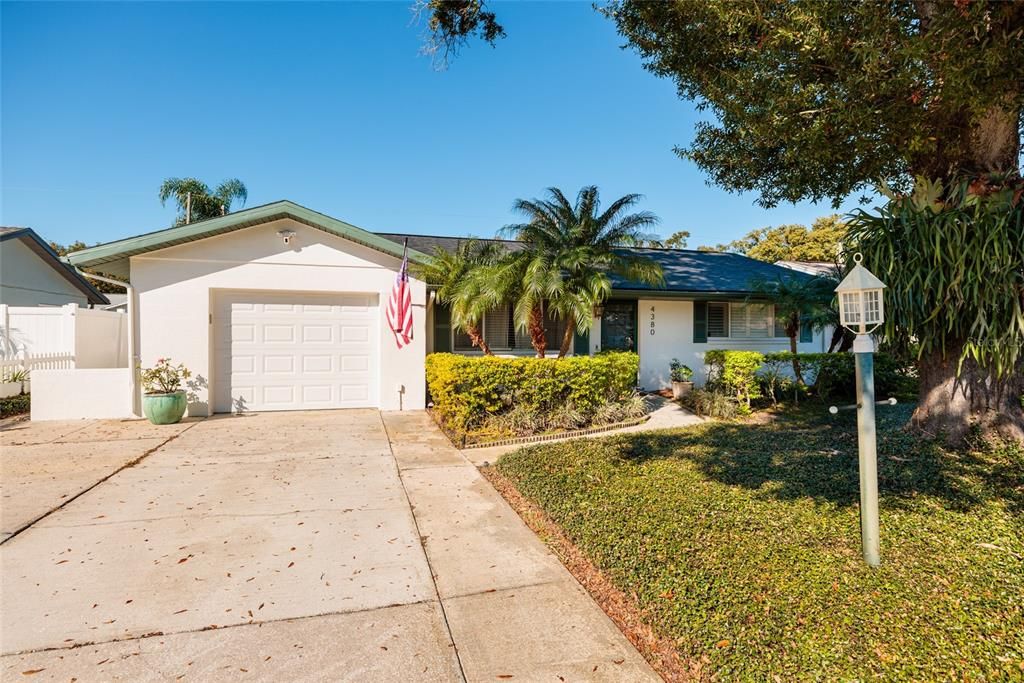 Active With Contract: $399,000 (3 beds, 2 baths, 1274 Square Feet)