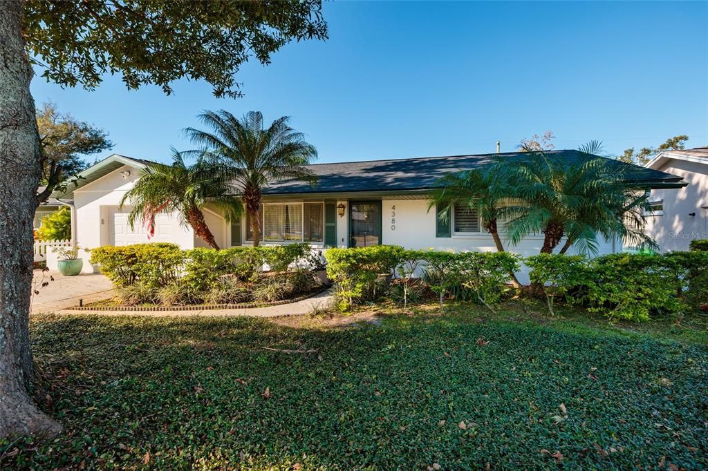 Active With Contract: $399,000 (3 beds, 2 baths, 1274 Square Feet)