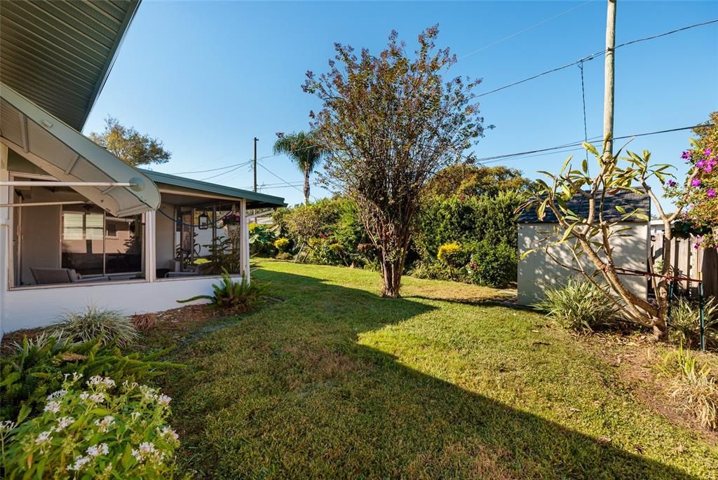 Active With Contract: $399,000 (3 beds, 2 baths, 1274 Square Feet)