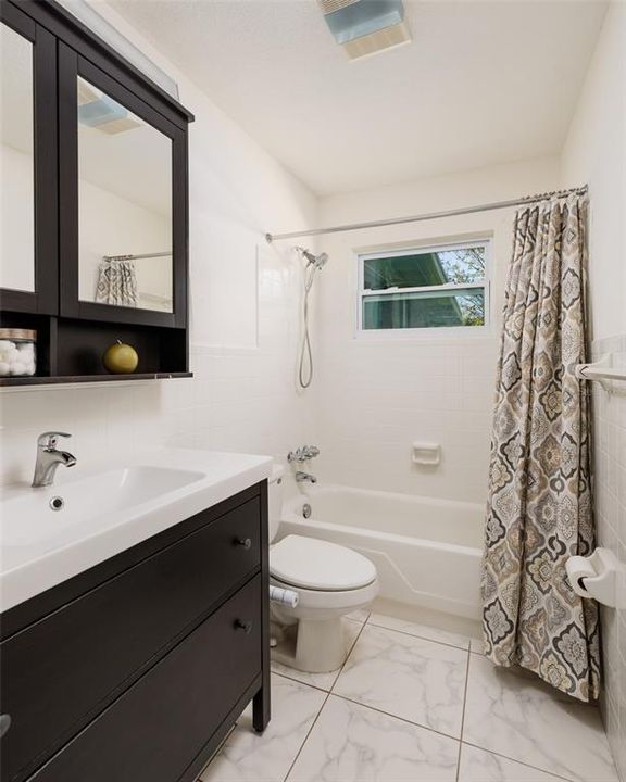 Active With Contract: $399,000 (3 beds, 2 baths, 1274 Square Feet)