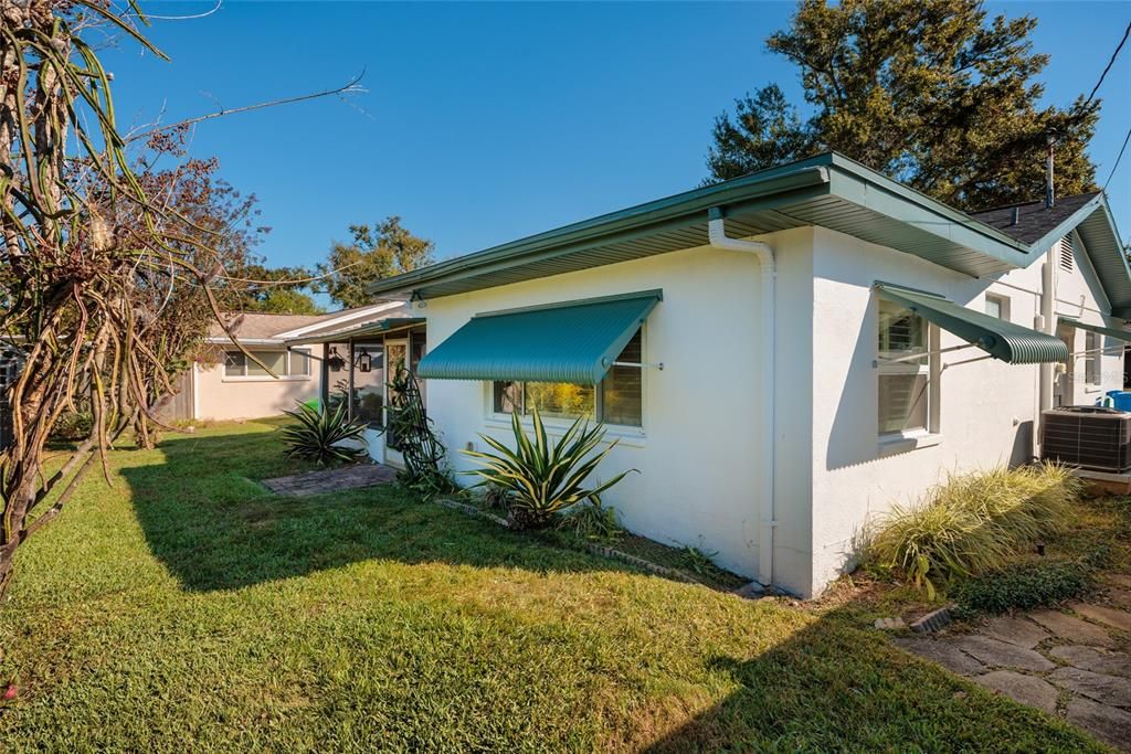 Active With Contract: $399,000 (3 beds, 2 baths, 1274 Square Feet)