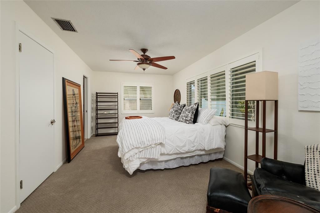 Active With Contract: $399,000 (3 beds, 2 baths, 1274 Square Feet)