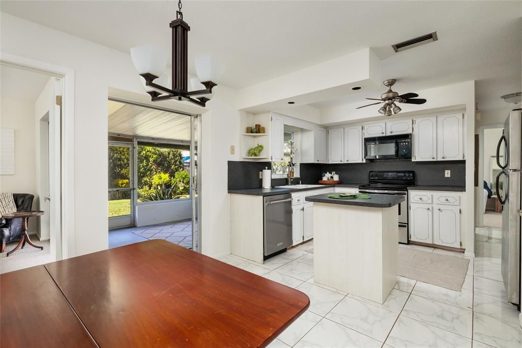 Active With Contract: $399,000 (3 beds, 2 baths, 1274 Square Feet)