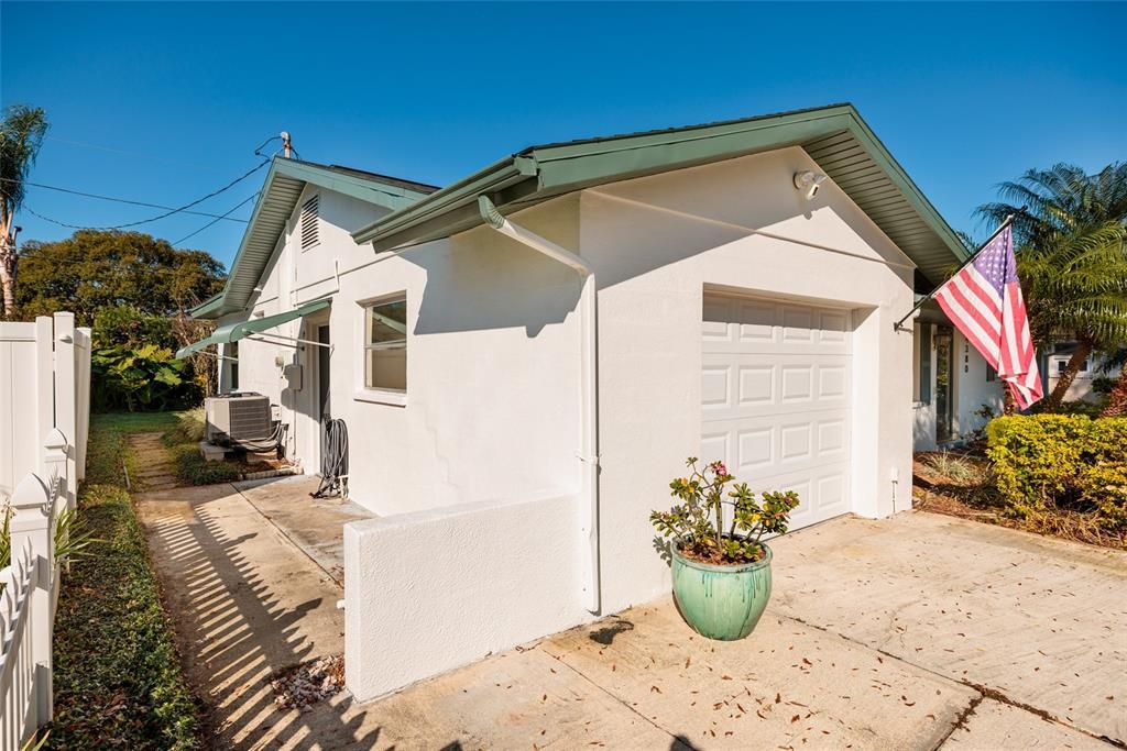 Active With Contract: $399,000 (3 beds, 2 baths, 1274 Square Feet)