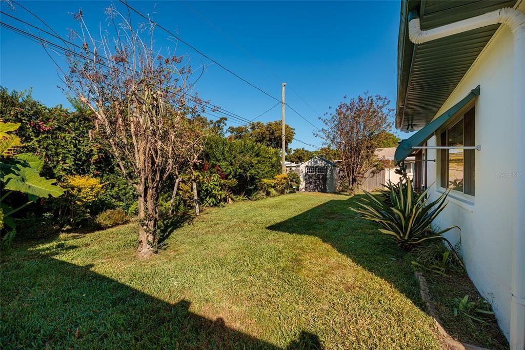 Active With Contract: $399,000 (3 beds, 2 baths, 1274 Square Feet)