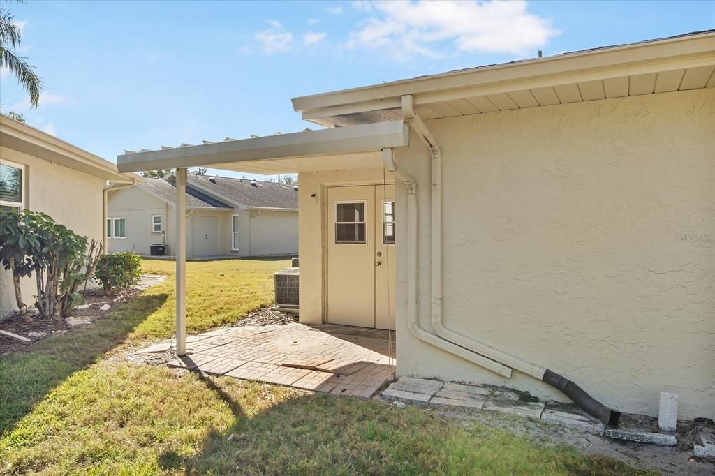 待售: $86,000 (1 贝兹, 1 浴室, 800 平方英尺)