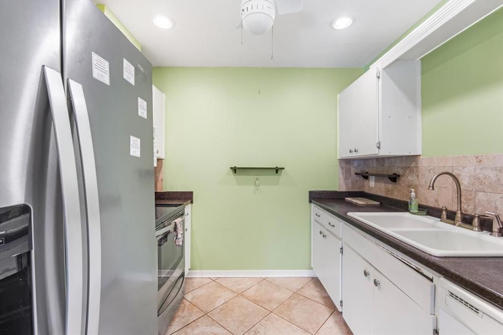 待售: $86,000 (1 贝兹, 1 浴室, 800 平方英尺)