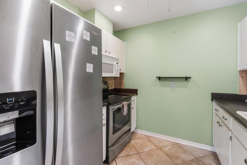 待售: $86,000 (1 贝兹, 1 浴室, 800 平方英尺)