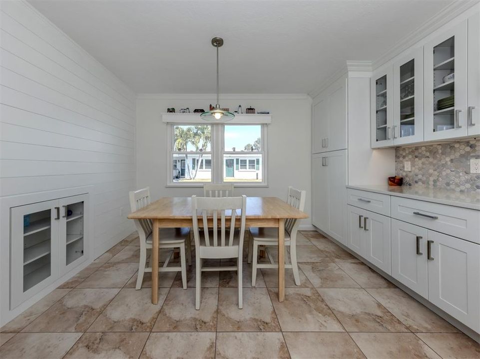 En Venta: $369,900 (2 camas, 2 baños, 1374 Pies cuadrados)