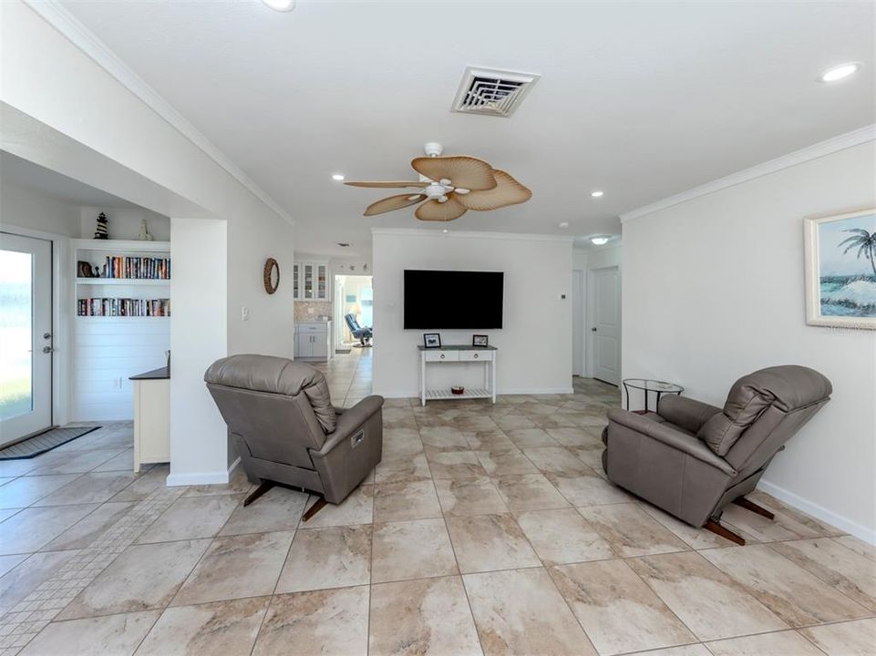 En Venta: $369,900 (2 camas, 2 baños, 1374 Pies cuadrados)