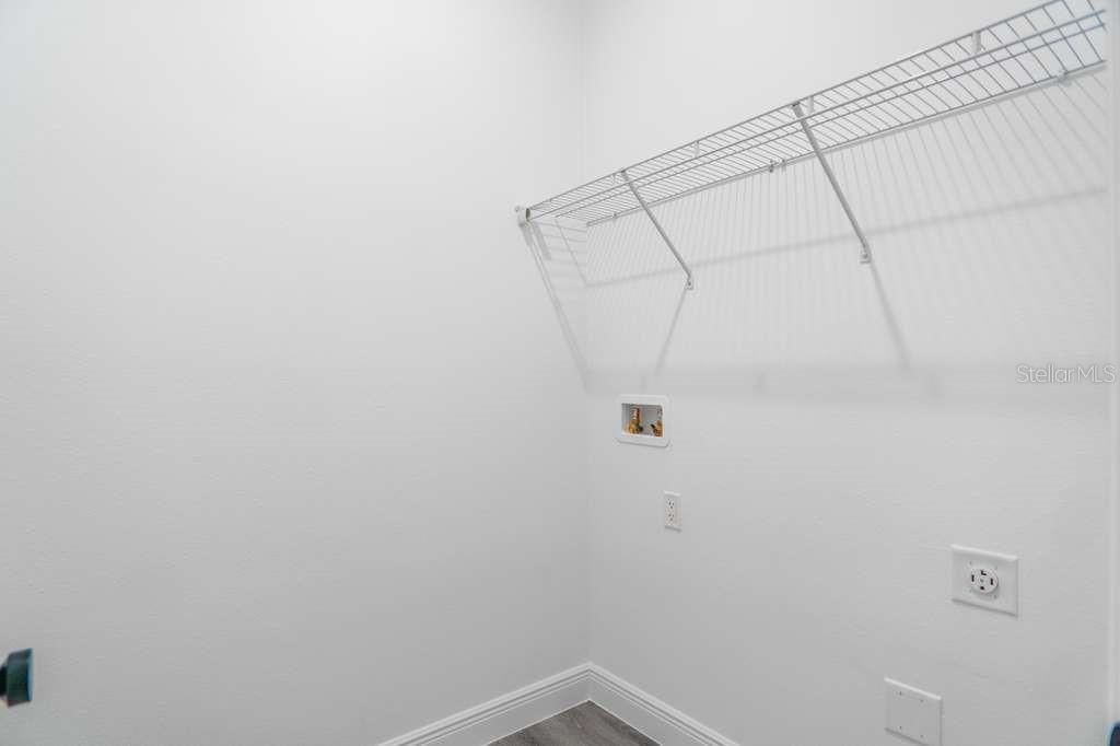 For Sale: $325,000 (4 beds, 3 baths, 1896 Square Feet)