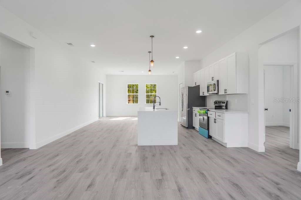 For Sale: $325,000 (4 beds, 3 baths, 1896 Square Feet)