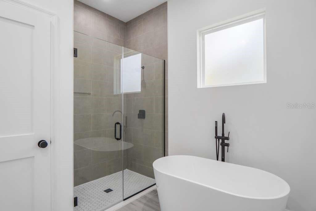 For Sale: $325,000 (4 beds, 3 baths, 1896 Square Feet)