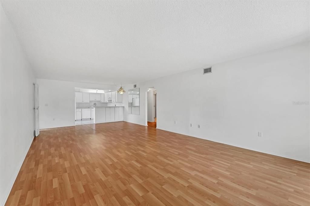 En Venta: $185,000 (2 camas, 2 baños, 1280 Pies cuadrados)