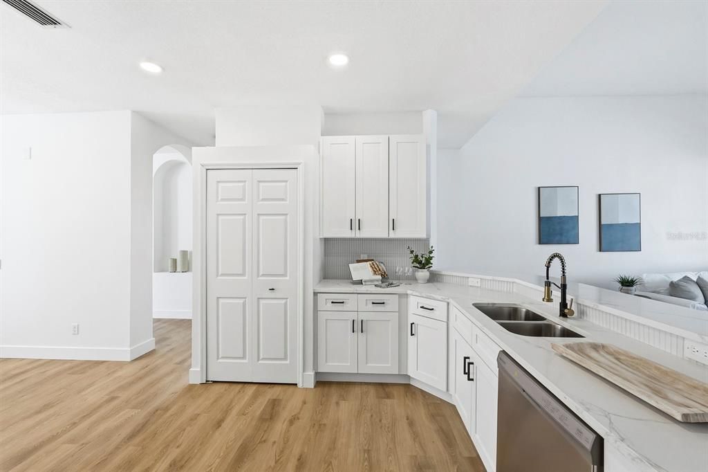 待售: $679,999 (5 贝兹, 3 浴室, 2465 平方英尺)