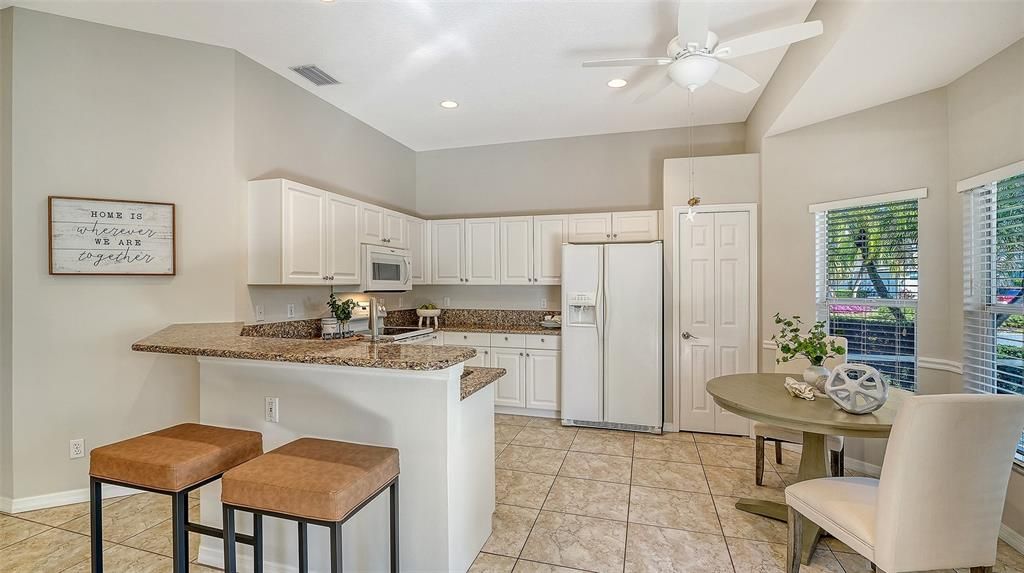 待售: $429,000 (3 贝兹, 2 浴室, 1599 平方英尺)