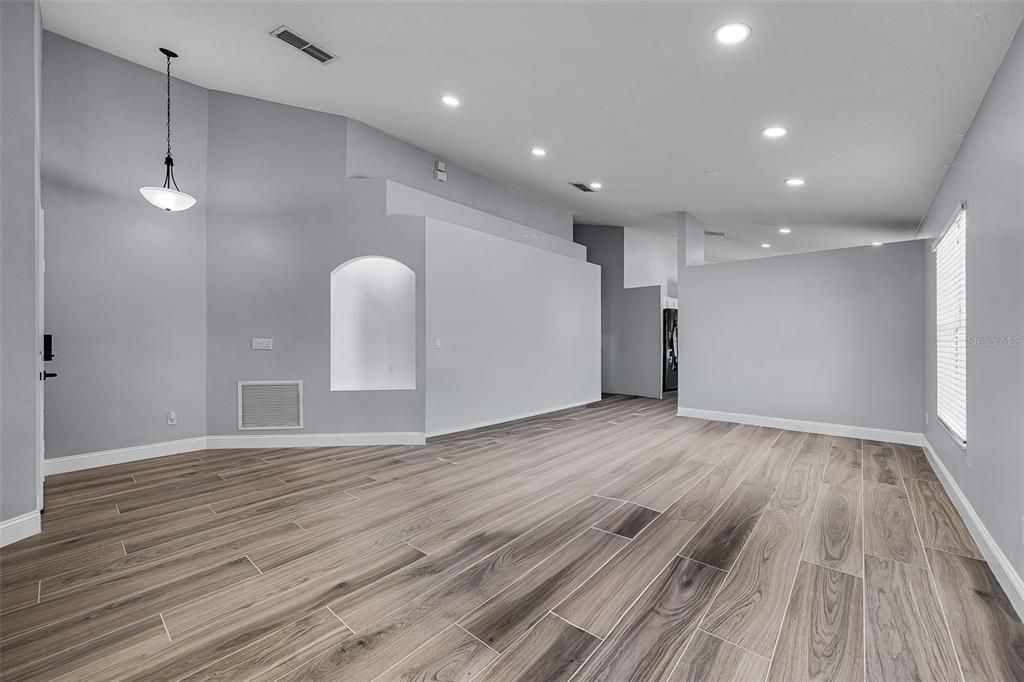 В аренду: $2,500 (4 спален, 2 ванн, 1948 Квадратных фут)